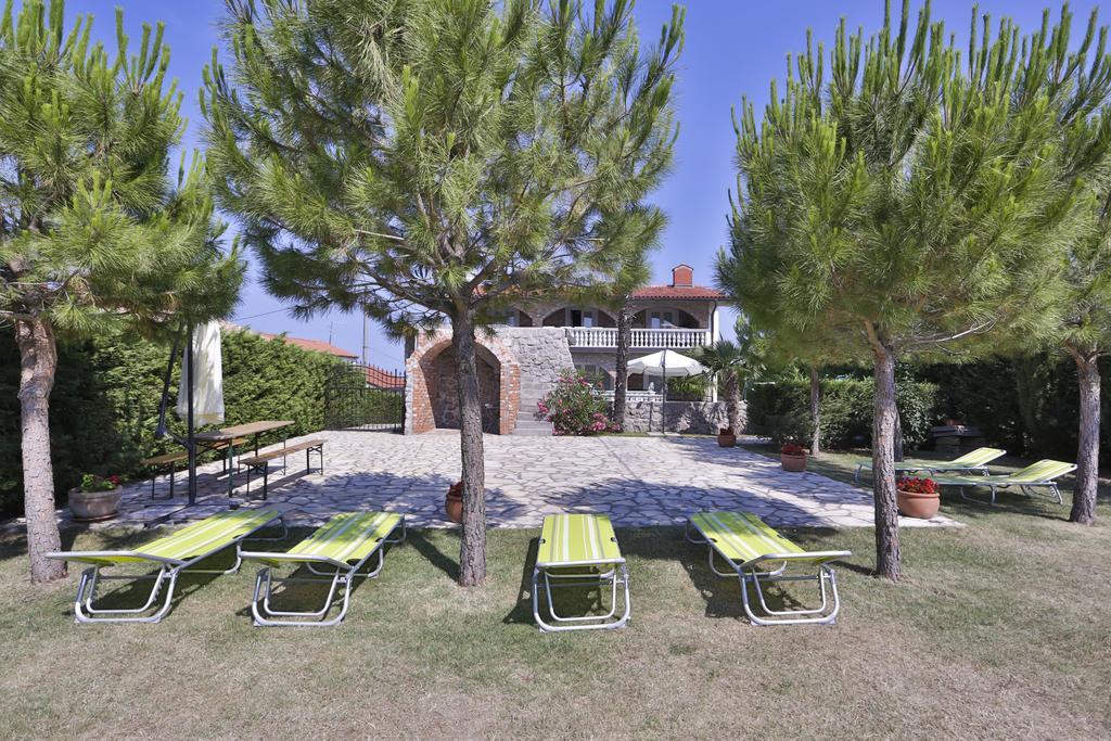 Casa Oasa -Accommodation , Pizzeria & Bar Marezige Esterno foto